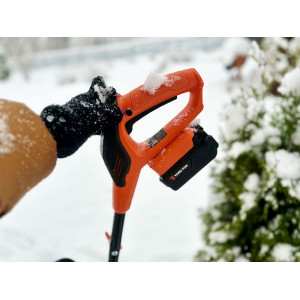 Аккумуляторная снеговая лопата YARD FOX BASIC 33E